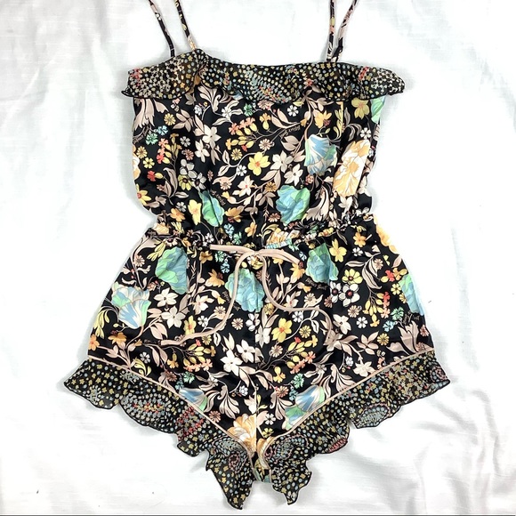 New Victoria’s Secret Flounce Romper Sz Small - Picture 8 of 8